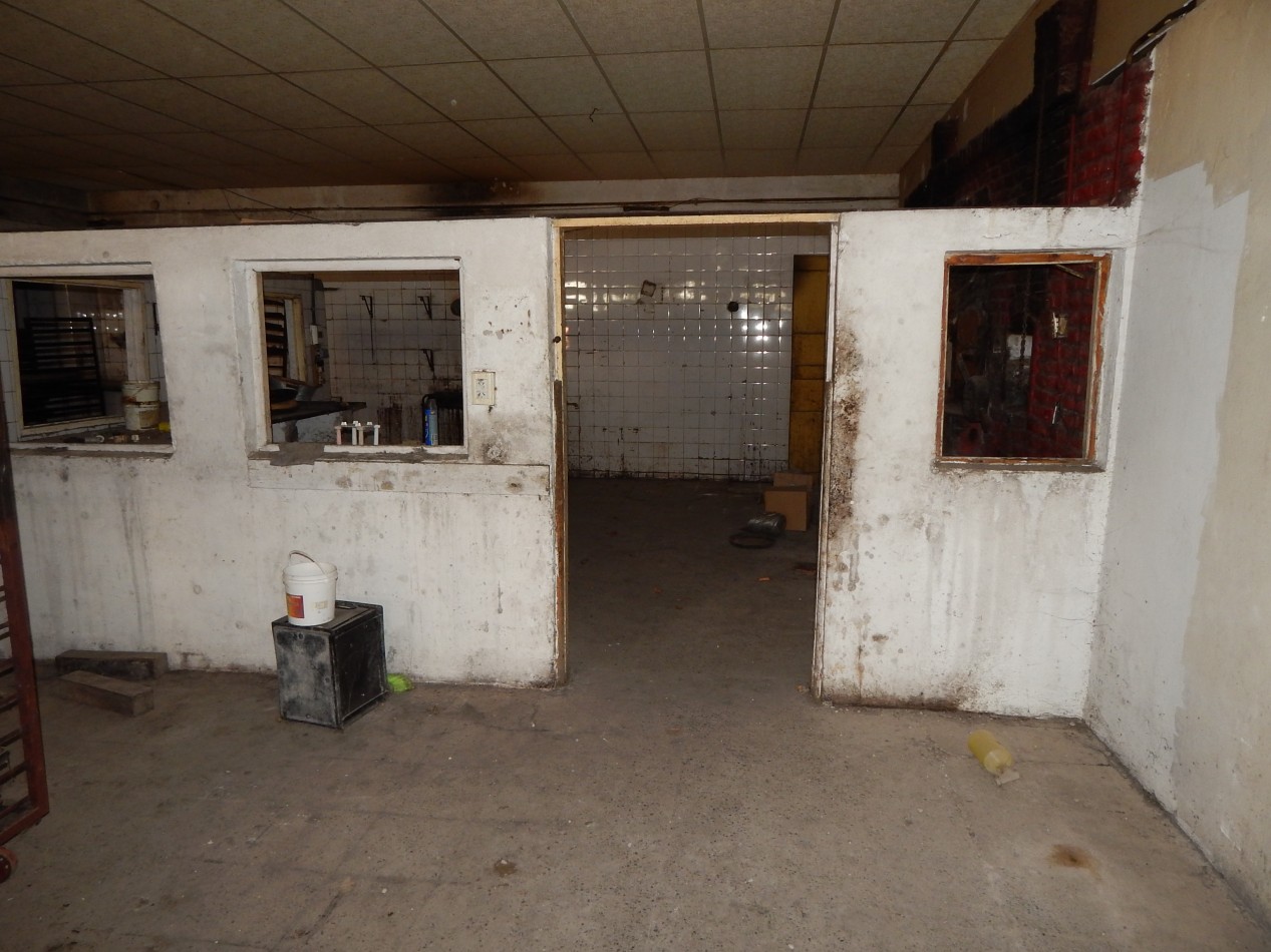 Propiedad comercial Rivadavia entre Av. Enrique Shaw y Eneas