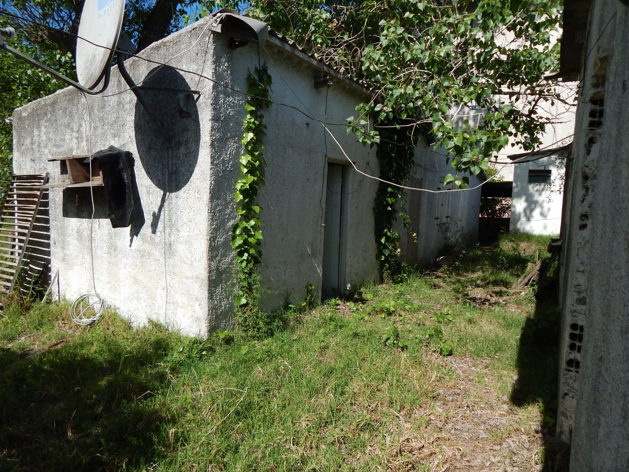 Propiedad comercial Rivadavia entre Av. Enrique Shaw y Eneas