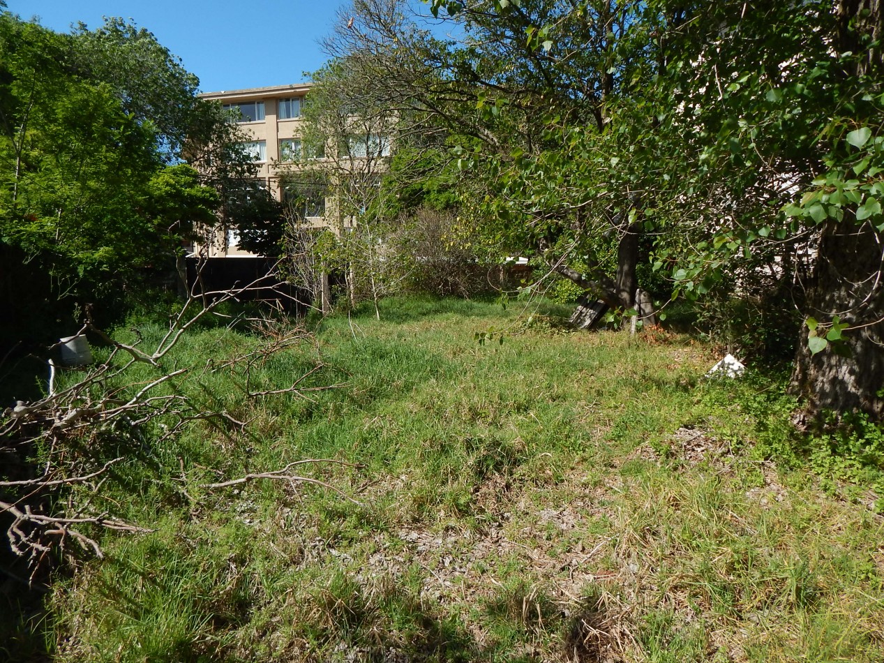 Propiedad comercial Rivadavia entre Av. Enrique Shaw y Eneas