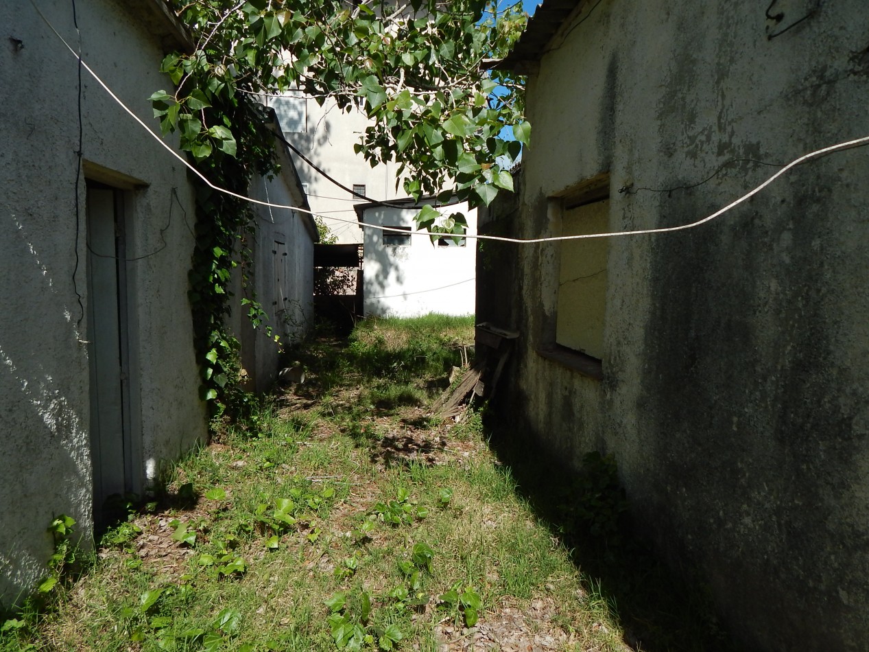 Propiedad comercial Rivadavia entre Av. Enrique Shaw y Eneas