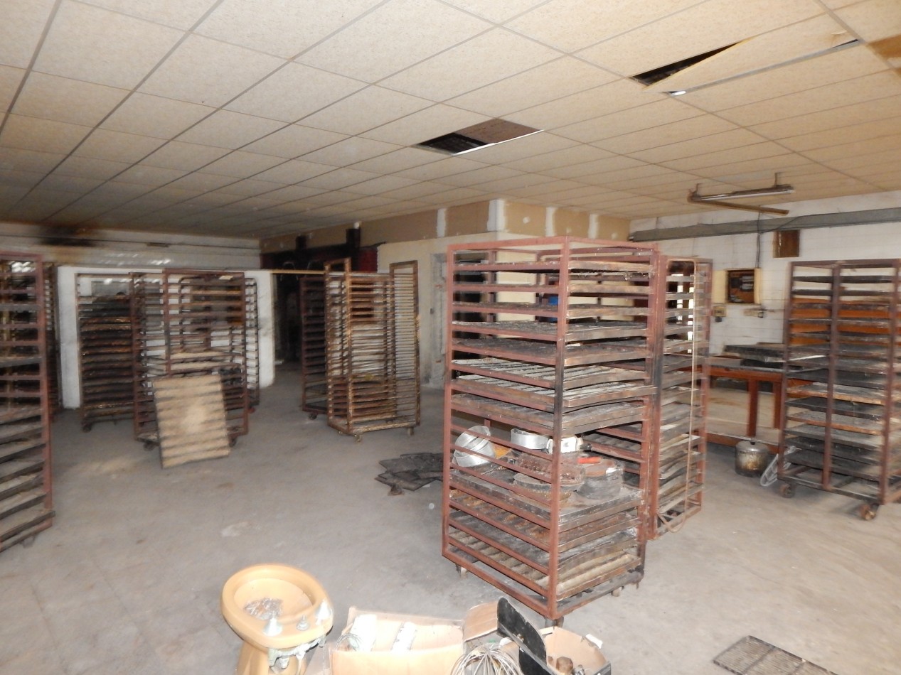 Propiedad comercial Rivadavia entre Av. Enrique Shaw y Eneas