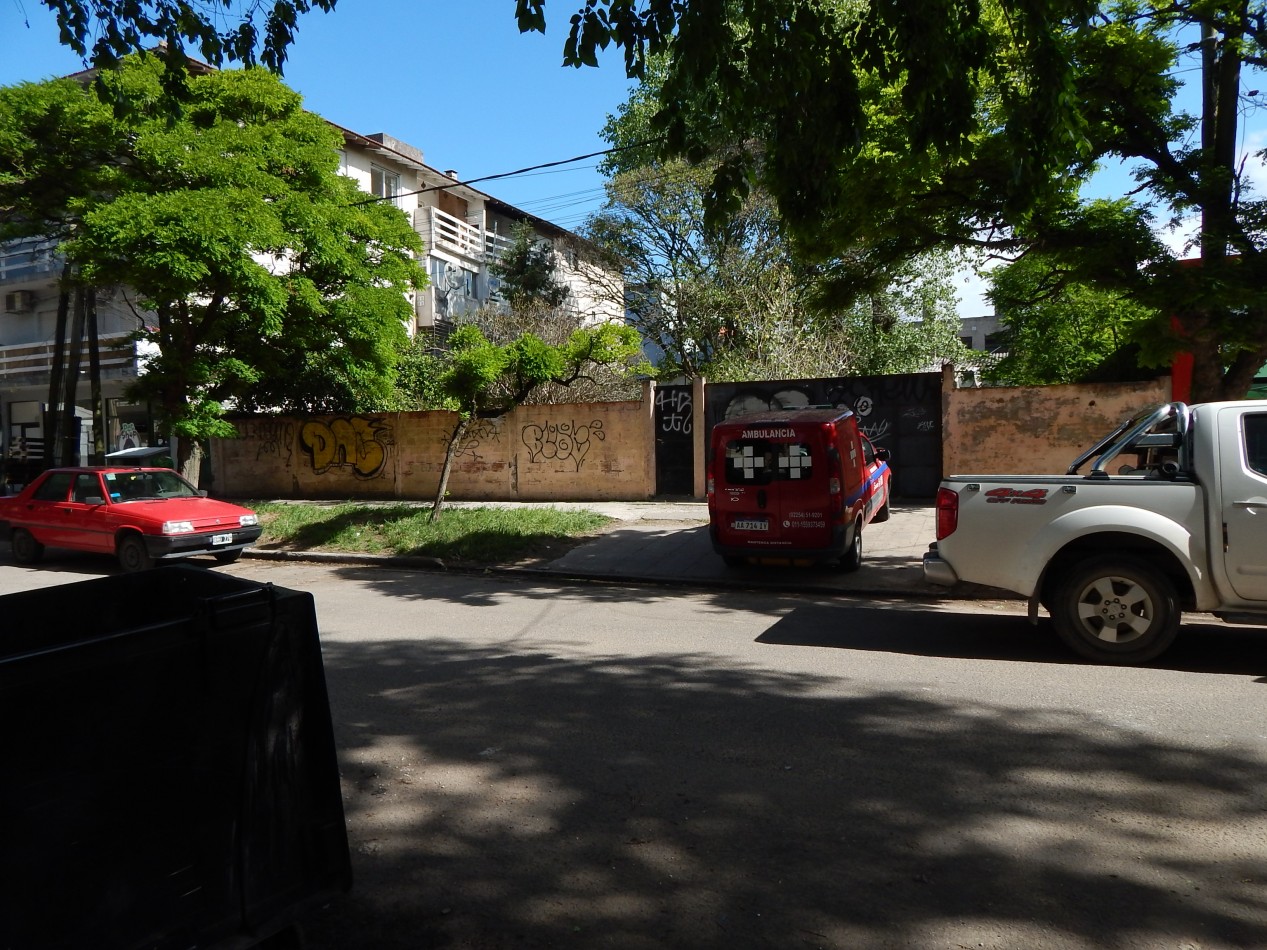 Propiedad comercial Rivadavia entre Av. Enrique Shaw y Eneas