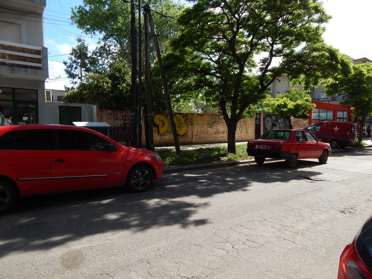 Propiedad comercial Rivadavia entre Av. Enrique Shaw y Eneas