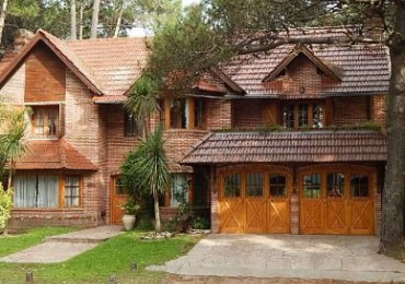 ESTUPENDO CHALET ESTILO CLASICO PINAMARENSE . CHALET EN VENTA.