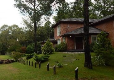 CHALET EN CARILO CALLE PINZON, ENTRE PARAISO Y SEQUOIA. CHALET EN VENTA