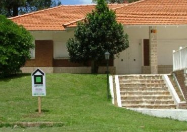 CHALET EN ALQUILER DE TEMPORADA. CHALET EN ALQ X TEMP. 4 DORM