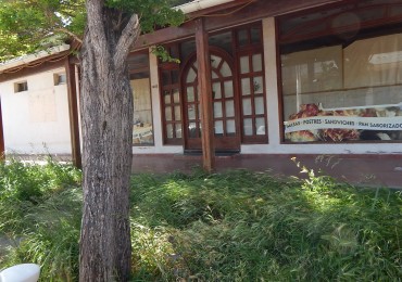 Propiedad comercial Rivadavia entre Av. Enrique Shaw y Eneas